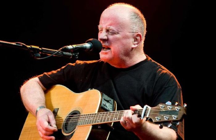 does christy moore still tour